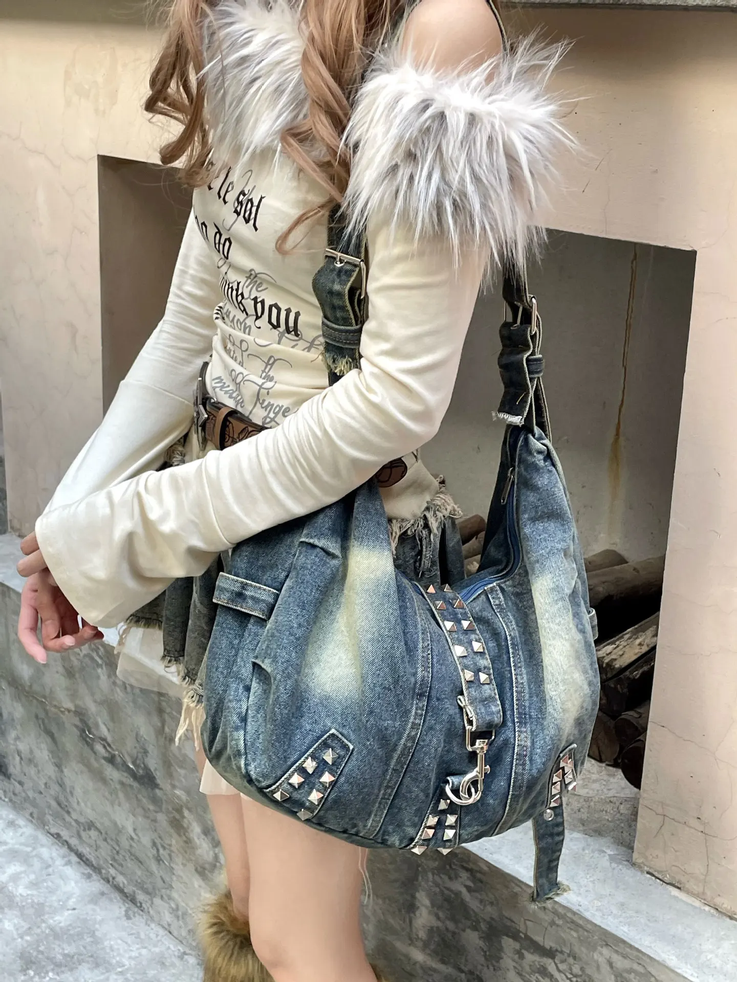 Women Bags Jeans - Gewassen denim schoudertas met klinknagels voor
