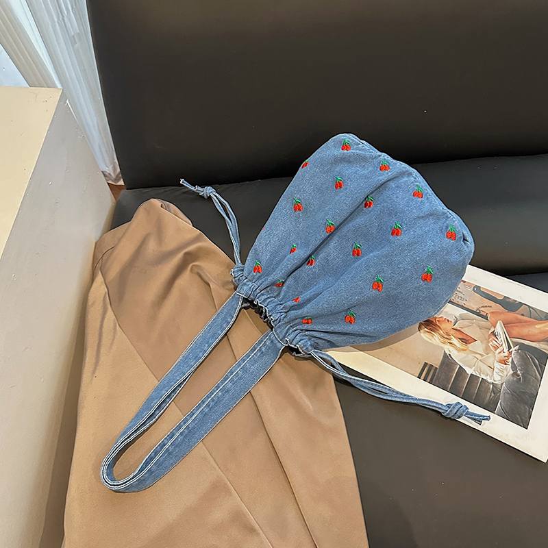 Cherry Embroidery Denim Drawst - Women Bags Jeans recensie en prijs