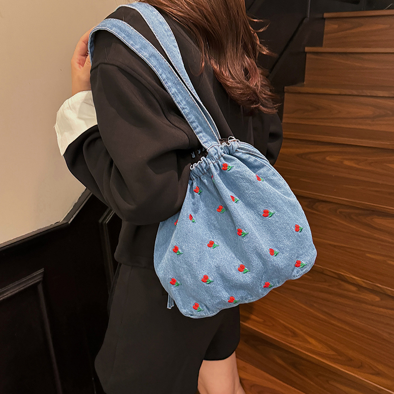 Cherry Embroidery Denim Drawst - Women Bags Jeans recensie en prijs